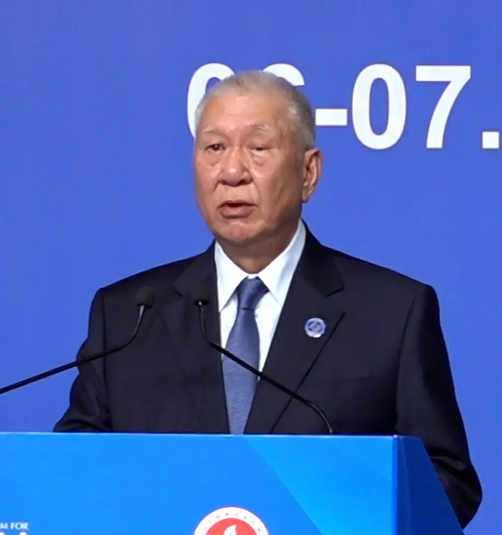1.何厚铧 第十四届全国政协副主席、大会主席