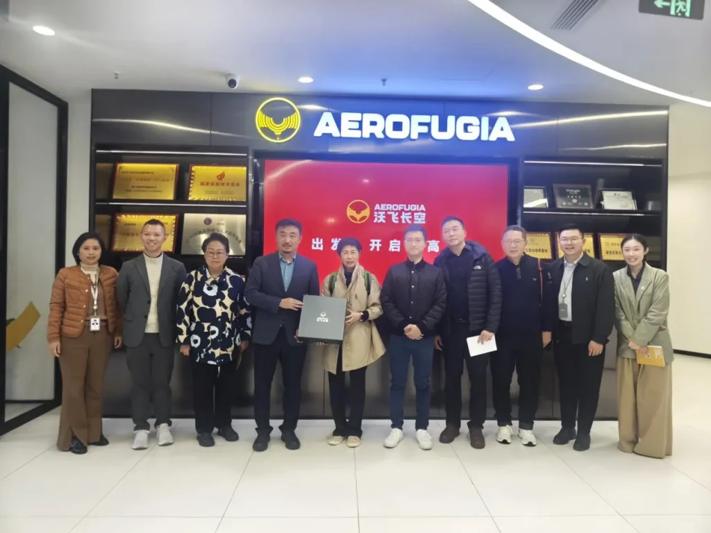 成都香港代表团调研走访成都高新企业2